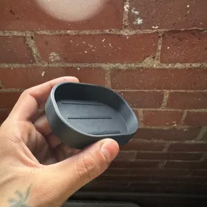 Build plate cleaner tray
