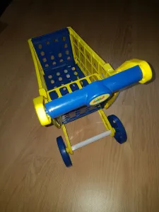 Lidl's toy Shopping Cart rear axle and nut