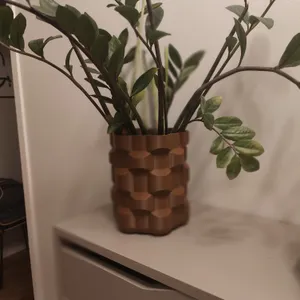 Pot with honeycomb
